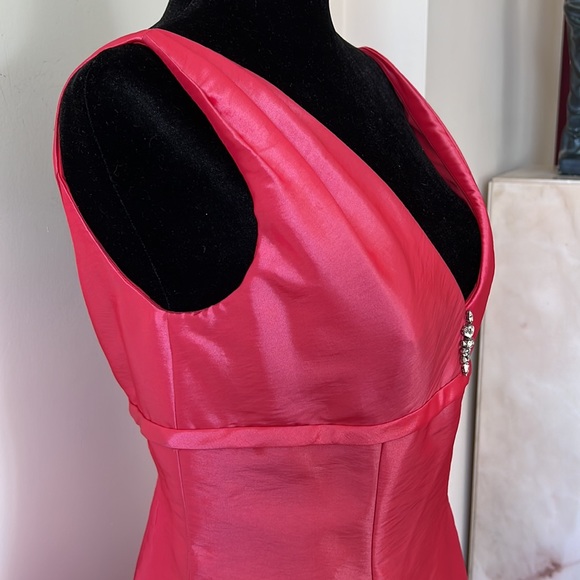 Tutto Bene Iridescent Peach Punch Fit/Flare Rhinestone Gown Sz 6 EUC - Picture 4 of 14